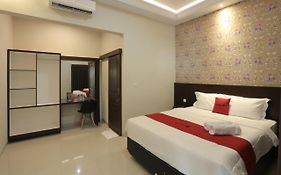 Hotel RedDoorz Plus near Solo Paragon Mall Bonorejo Exterior photo