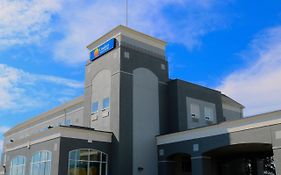 Comfort Inn & Suites Airport South YYC Exterior photo