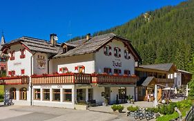 Alpin Natur Hotel Brueckele Braies  Exterior photo