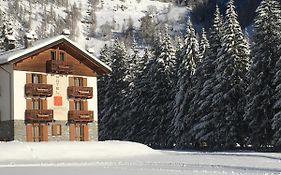 Hotel Lo Scoiattolo Gressoney-la-Trinité Exterior photo