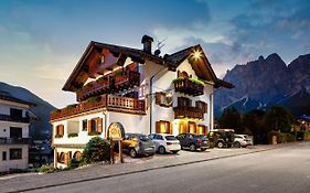 Hotel Natale Cortina dʼAmpezzo Exterior photo