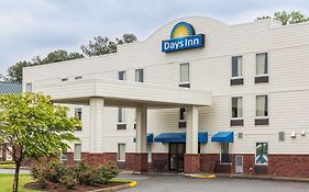 Days Inn By Wyndham Doswell At The Park Exterior photo