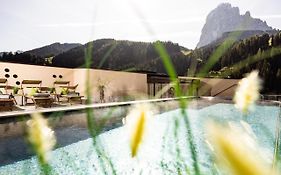 Hotel Touring Dolomites Santa Cristina Val Gardena Exterior photo