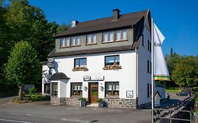 Hotel Zum Lindenbaum Finnentrop Exterior photo