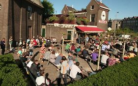 Romantic quiet studio on the canal Bed and Breakfast Amsterdam Exterior photo