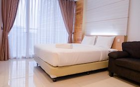 Comfy Studio At Dago Suites Apartment By Travelio Bandung Exterior photo