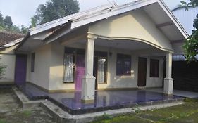 Dallil Homestay Lembang Exterior photo