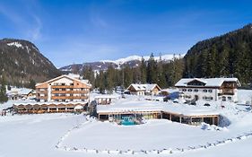 Hotel Dolomitenhof & Chalet Alte Post Sexten Exterior photo