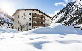 Hotel Pension Mittagskogel Sankt Leonhard im Pitztal Exterior photo