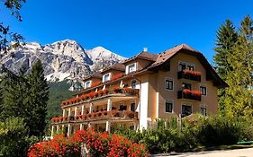 Boutique Hotel Villa Blu Cortina dʼAmpezzo Exterior photo