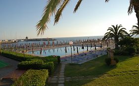 Hotel Baia Del Sole Civitavecchia Exterior photo