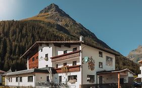 Hotel Alpina Galtür Exterior photo