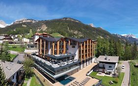 Ciampedie Luxury Alpine Spa Hotel Vigo di Fassa Exterior photo