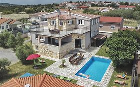 Villa Gracia - Big House, Pool, Bbq, Playground & Table Tennis, Game Room With Billiards & Table Football, Pula, Istria Exterior photo