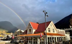 Hotel Stryn Kaffebar & Vertshus Exterior photo