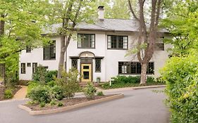 Oakhurst Inn At The University Charlottesville Exterior photo