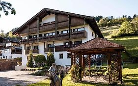 Raschoetzhof Bed and Breakfast Funes  Exterior photo