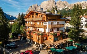 Hotel Ciasa Lorenzi Cortina dʼAmpezzo Exterior photo