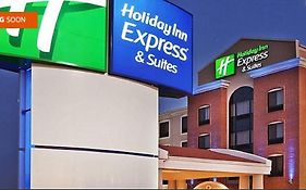 Holiday Inn Express & Suites Milwaukee Nw - Park Place, An Ihg Hotel Exterior photo