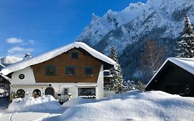 Gaestehaus Edlhuber Bed and Breakfast Mittenwald Exterior photo