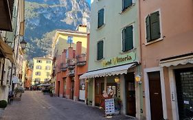 Hotel Vittoria Riva del Garda Exterior photo