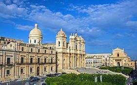 Landolina Palace Hotel Noto Exterior photo