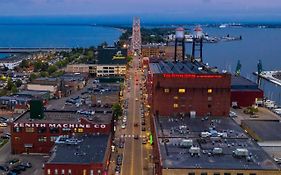 The Suites Hotel At Waterfront Plaza Duluth Exterior photo