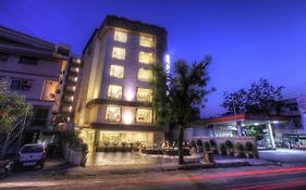 Scenaria Hotel Ahmedabad Exterior photo