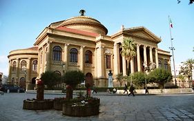 Garibaldi Rooms 29 - Piazza Marina a Palermo - In pieno Centro. Exterior photo