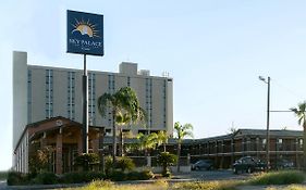 Sky-Palace Inn&Suites By Jasper Laredo Exterior photo