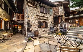 Hotel Petit Dahu - Chambres Et Restaurant Cogne Exterior photo