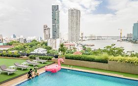 Montien Riverside Hotel Bangkok Exterior photo
