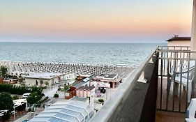 Hotel B&B Montecarlo Milano Marittima Exterior photo