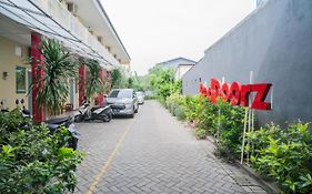 Hotel Reddoorz Syariah Near Suncity Mall Sidoarjo Exterior photo