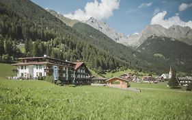 Hotel Vierbrunnenhof Anterselva di Mezzo Exterior photo