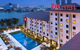 Ibis Bangkok Riverside Hotel Exterior photo