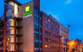 Holiday Inn Express Glasgow City Centre Riverside Exterior photo