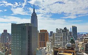 Hilton Garden Inn New York - Times Square Central Exterior photo