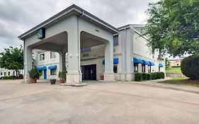 Quality Inn & Suites Grand Prairie Exterior photo