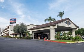 Howard Johnson By Wyndham Fullerton/Anaheim Conference Cntr Exterior photo