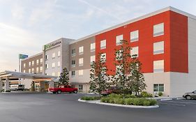 Holiday Inn Express & Suites Tampa East - Ybor City Exterior photo