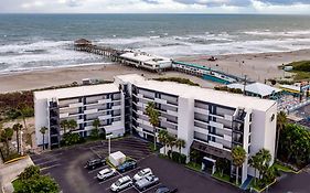 La Quinta Inn & Suites By Wyndham Cocoa Beach Oceanfront Exterior photo