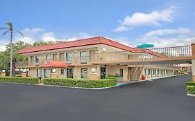 Days Inn By Wyndham Clearwater/Central Exterior photo