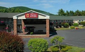 Clarion Inn & Suites At The Outlets Of Lake George Exterior photo