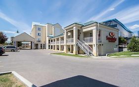 Econo Lodge Inn&Suites University YYC Exterior photo