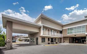 Econo Lodge Inn&Suites Kelowna Exterior photo