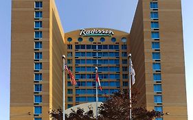 Radisson Suites Hotel Toronto Airport Exterior photo