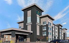La Quinta Inn & Suites By Wyndham Denver Gateway Park Exterior photo