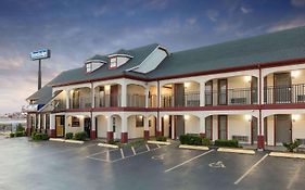 Travelodge Inn & Suites By Wyndham Norman Exterior photo