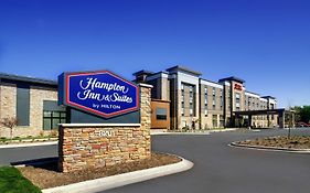 Hampton Inn & Suites Milwaukee West West Allis Exterior photo
